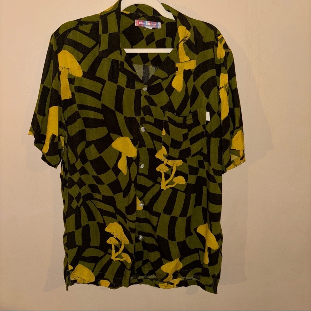 2/$30 Urban Outfitters Men's Short Sleeve Button Front Mushroom Shirt Size M